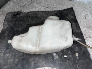 Renault Kangoo cam suyu bidonu 