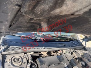 Renault Laguna 1 ön cam ızgarası 
