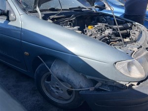 Renault Megane 1 sag ön çamurlu 