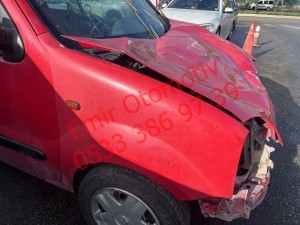 Renault Kangoo sag ön çamurluk 