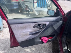 Ford Mondeo sol ön kapı döşemesi 