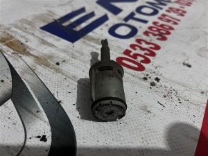 Ford Focus 1 kaput şifresi 