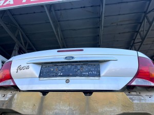 Ford Focus 1 arka bagaj kapagı 