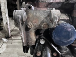 RENAULT R9 ŞARJ DİNAMOSUNUN AYAGI 