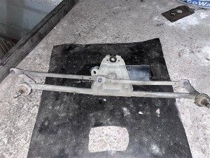 Renault Kangoo ön cam silgi motoru ve silecek mekanizması