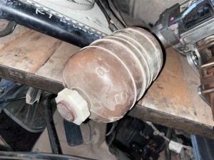 Renault R9 yedek su bidonu çıkma