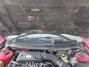 Ford Mondeo ön cam ızgarası 