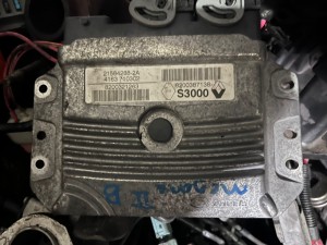 RENAULT MEGANE 2 1.6 16W MOTOR BEYNİ 