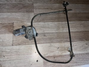 Renault R19 sag ön cam krikosu 