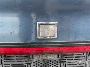 Renault R21 bagaj açma dügmesi 