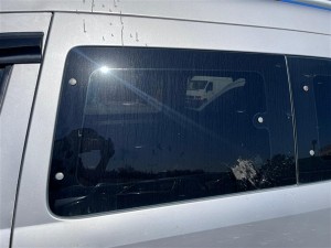Chery Taxim sol orta kelebek camı 