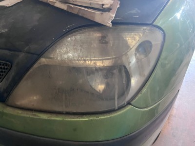 Renault scenic 1 sol ön far 