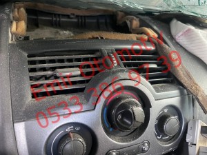 Renault Megane 2 orta kalorifer ızgarası 