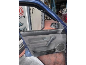 Renault R19 sol ön kapı  döşemesi 