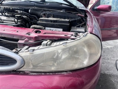 Ford Mondeo sol ön far 